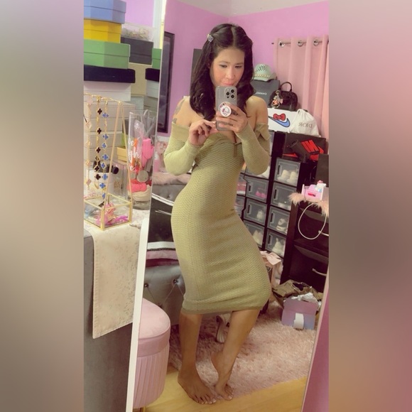 Jacquemus Olive Off-Shoulder Dress - Picture 9 of 9